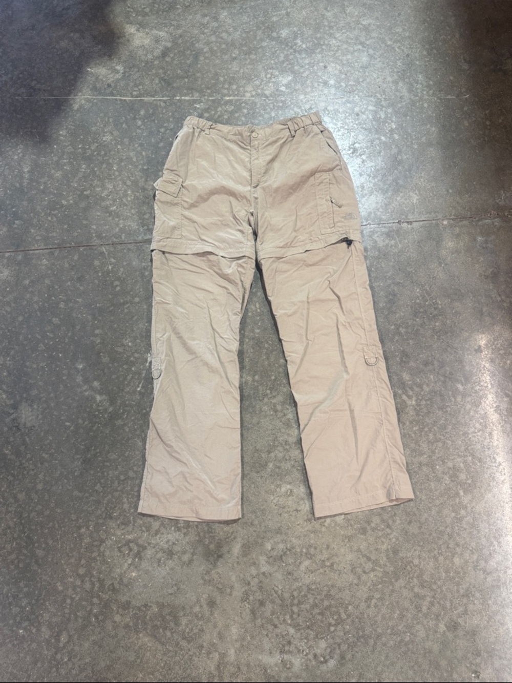 The North Face women’s  Large Zip-Off Cargo Pants in Light Khaki